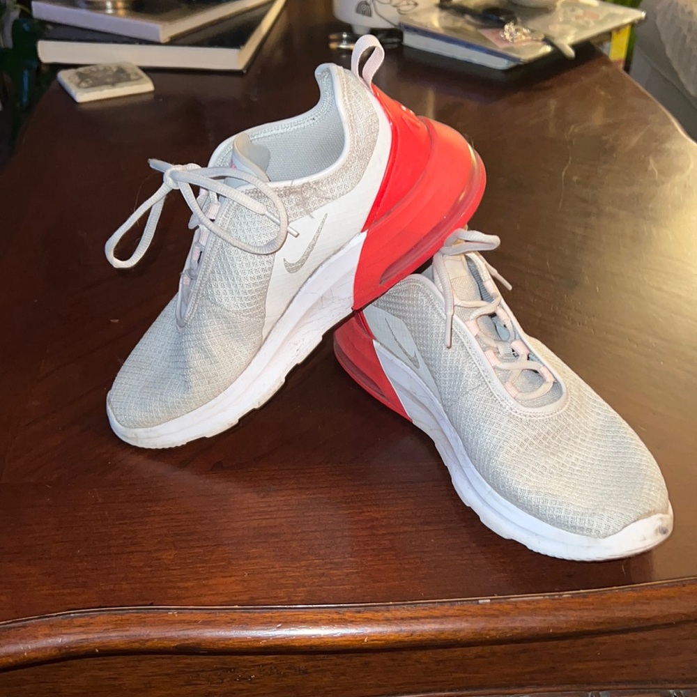 Nike Womens Air Max Moton size 9